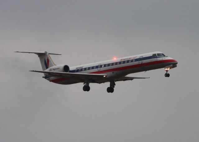 Embraer ERJ-145 —