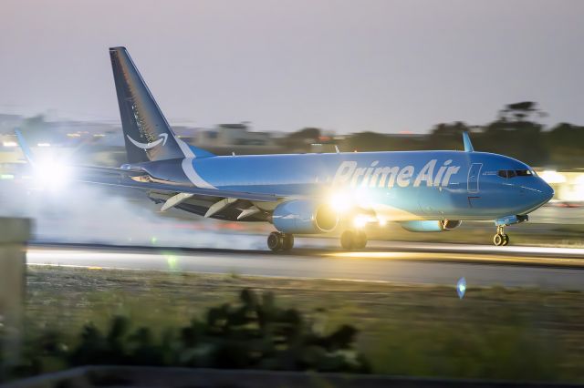Boeing 737-800 (EI-AZE)