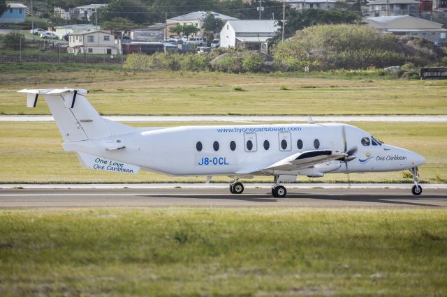 Beechcraft 1900 (J8-OCL)