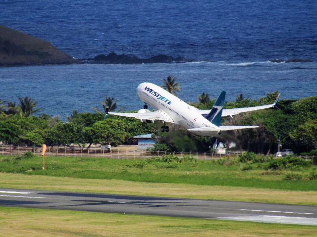 Boeing 737-800 (C-FUMF)