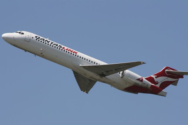 Boeing 717-200 (VH-NXQ) - Climbing out in 2014