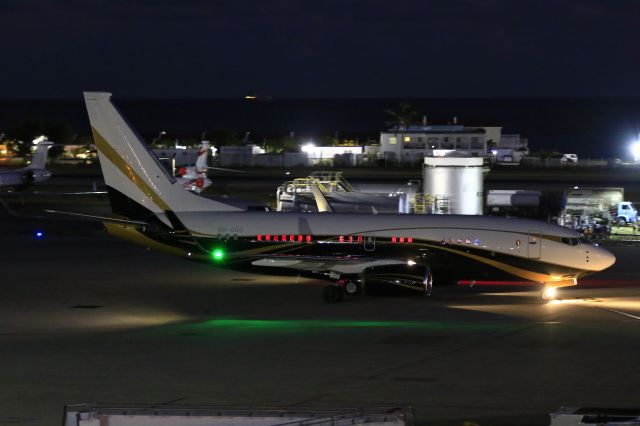 Boeing 737-700 (9H-GGG) - 9H-GGG taxing for parking