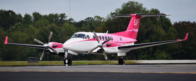 Beechcraft Super King Air 350 (N848UP) - The commemorative pink Wheels Up Beech taxiing at INT, 10/6/18.