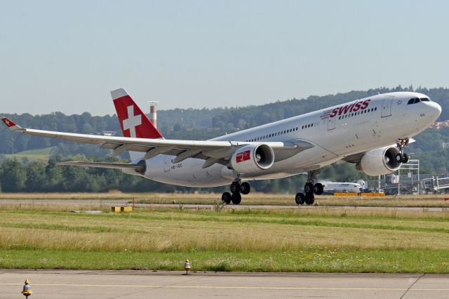 Airbus A330-200 (HB-IQC)