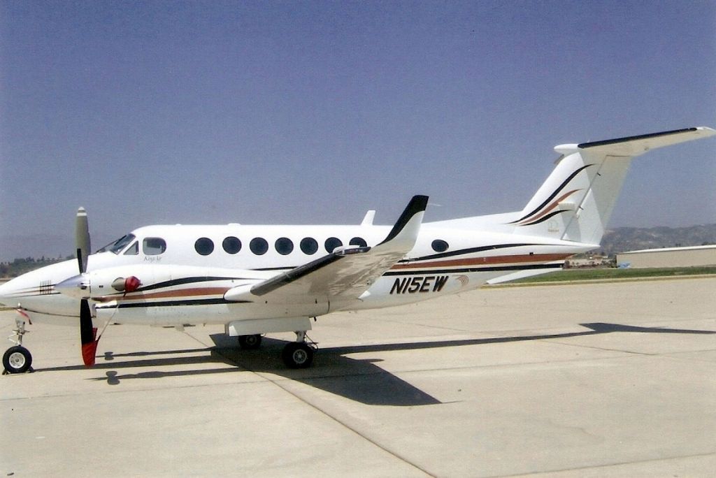 Beechcraft Super King Air 350 (N15EW) - Seen here in Aug-05.  Registration cancelled 7-Aug-13.