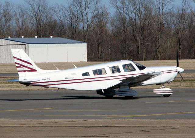 Piper Saratoga (N8421A) - Taxiing to the active at Downtown Shreveport.