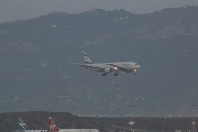 Boeing 777-200 (4X-ECE)