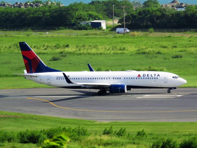 Boeing 737-800 (N396DA)