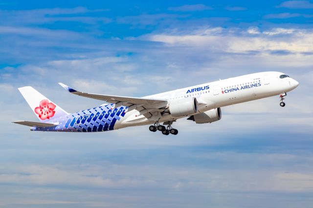 Airbus A350-900 (B-18918) - China Airlines A350-900 taking off from PHX on 11/1/22. Taken with a Canon 850D and Tamron 70-200 G2 lens.