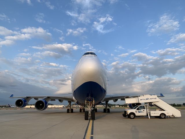 Boeing 747-200 —