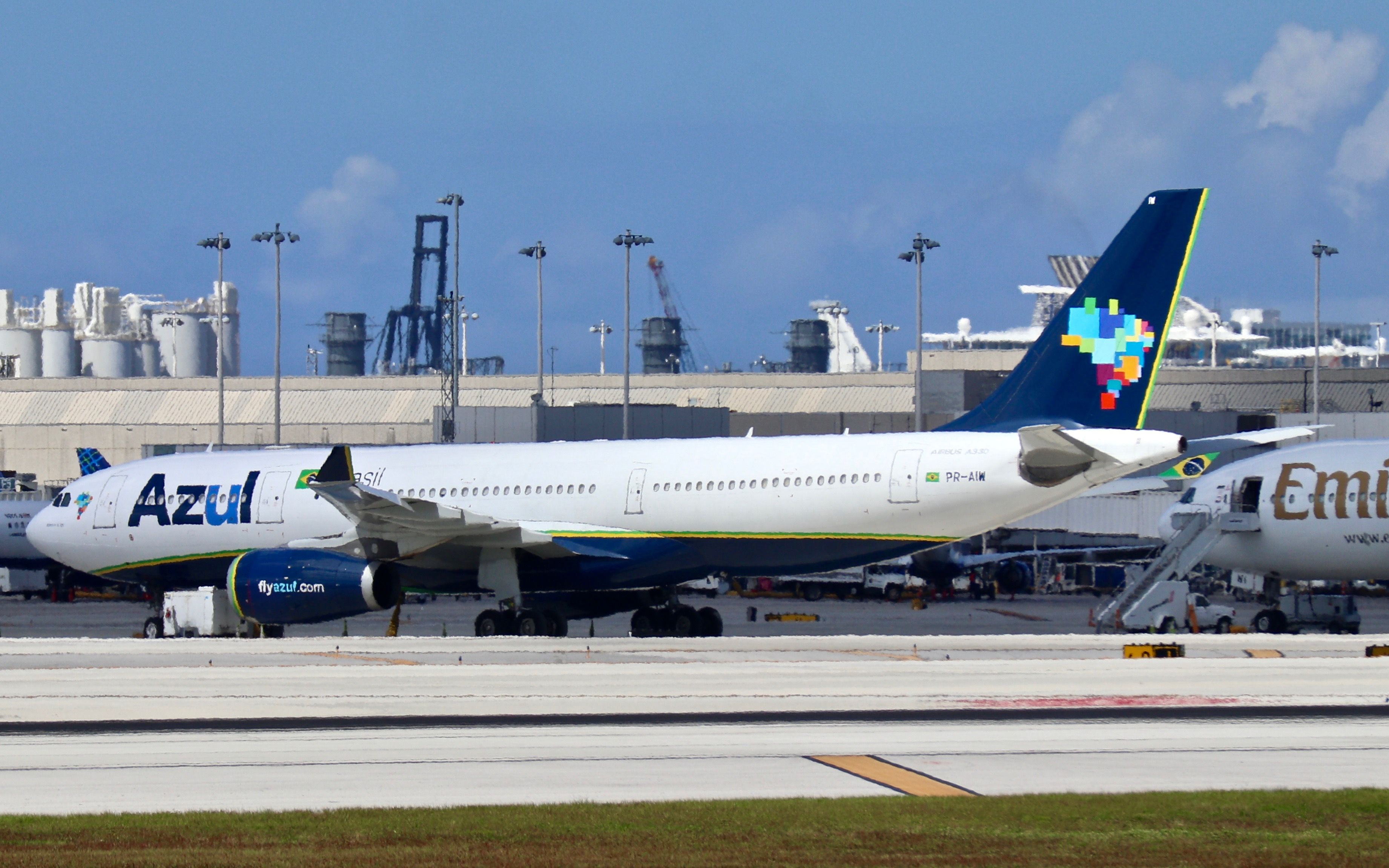 Airbus A330-200 (PR-AIW)