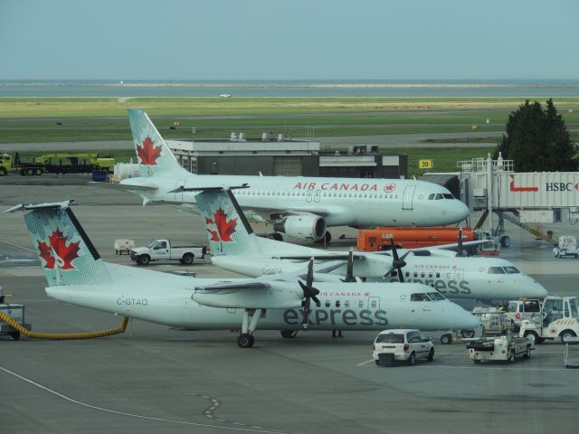 de Havilland Dash 8-300 (C-GTAQ)