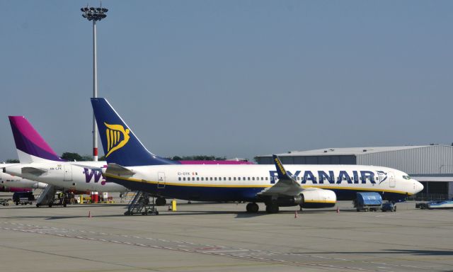 Boeing 737-800 (EI-DYK) - Ryanair Boeing 737-8AS(WL) EI-DYK in Budapest 