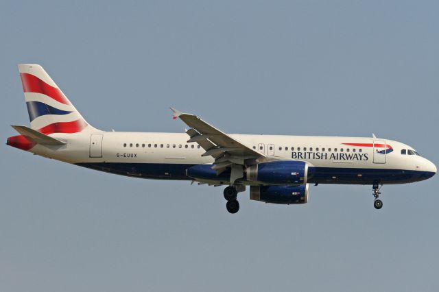 Airbus A320 (G-EUUX)