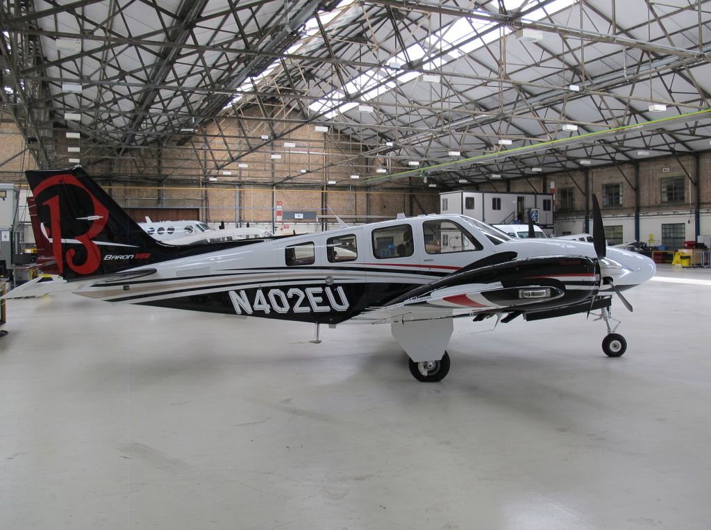 Beechcraft Baron (58) (N402EU) - Beechcraft demo aircraft.