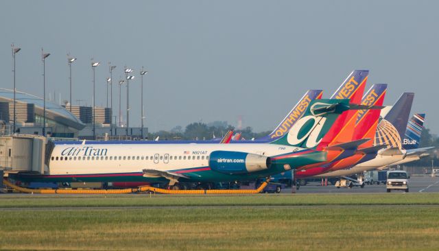 Boeing 717-200 (N921AT) - As the early morning light becomes bright enough to turn off the nighttime ramp lights, this Air Tran B712 and six other paxbirds are being prepped for their first flights of the new day after their RON stays at Buffalo Niagara International.