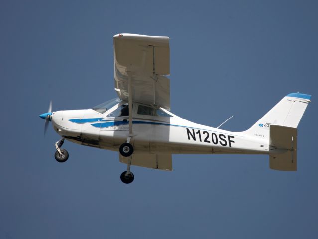 Swearingen SA-26 Merlin 2 (N120SF) - Take off runway 26.