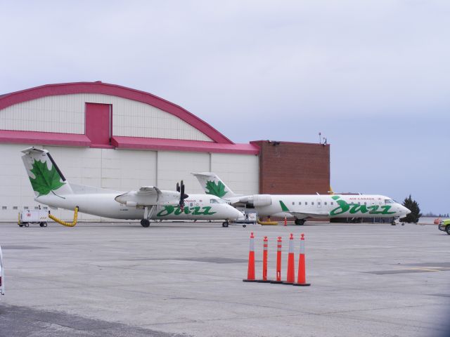 — — - 2 different types of aircraft used by air canada jazz