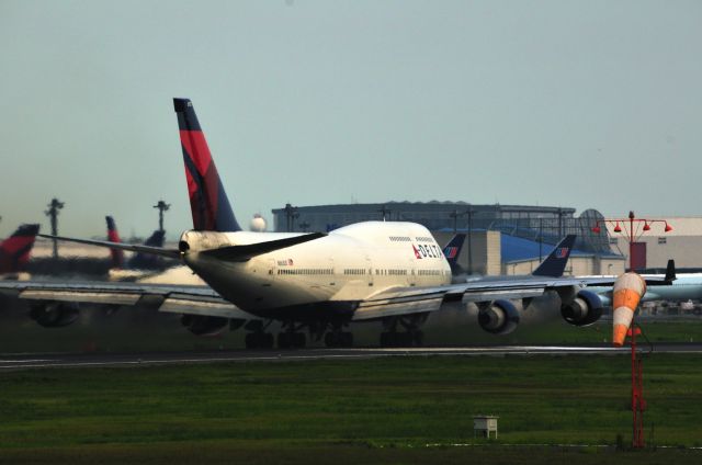 Boeing 747-400 —