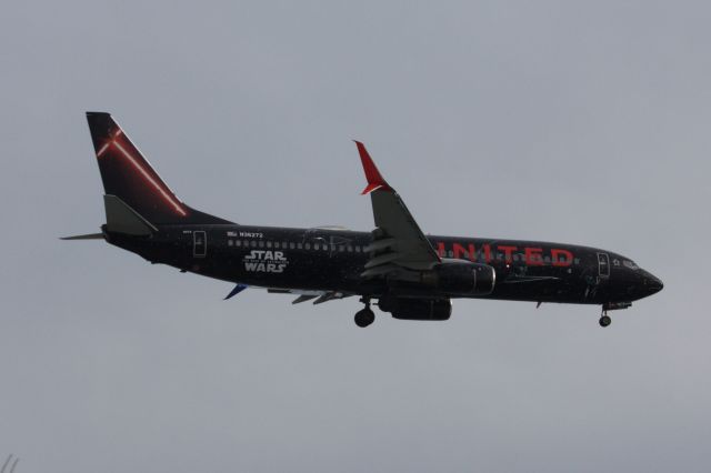 Boeing 737-800 (N36272)