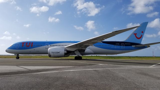 Boeing 787-9 Dreamliner (G-TUIJ)