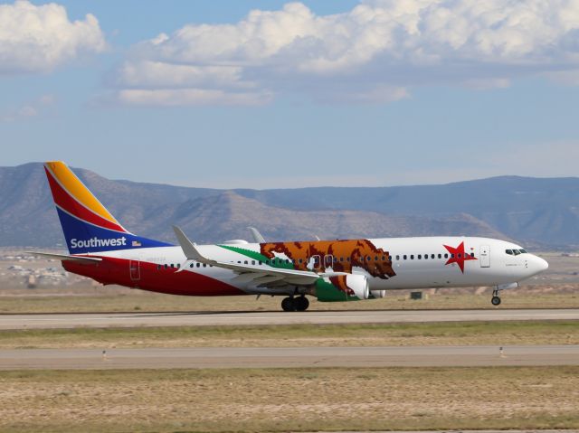 Boeing 737-800 (N8653A) - Now wearing the California One livery.