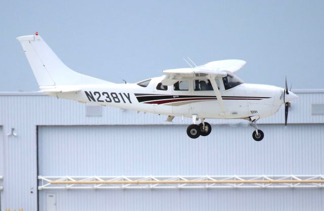 Cessna T206 Turbo Stationair (N2381Y)