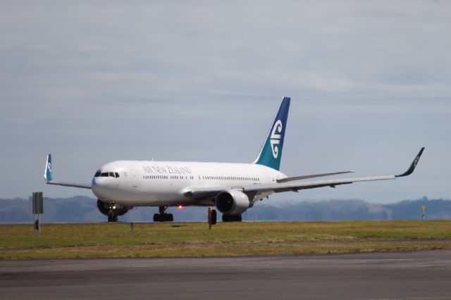 BOEING 767-300 (ZK-NCI) - ZK-NCI taxiing to Runway 23L for departure to Tonga