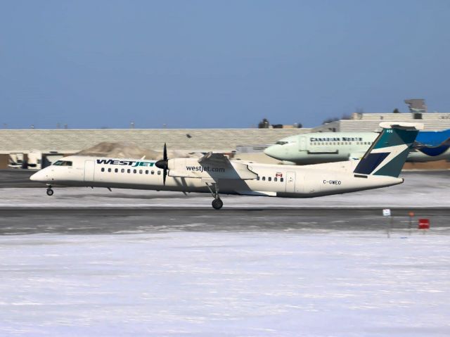 de Havilland Dash 8-400 (C-GWEO) - landing on rwy 25.