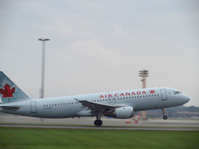 Airbus A319 (C-FDRP)