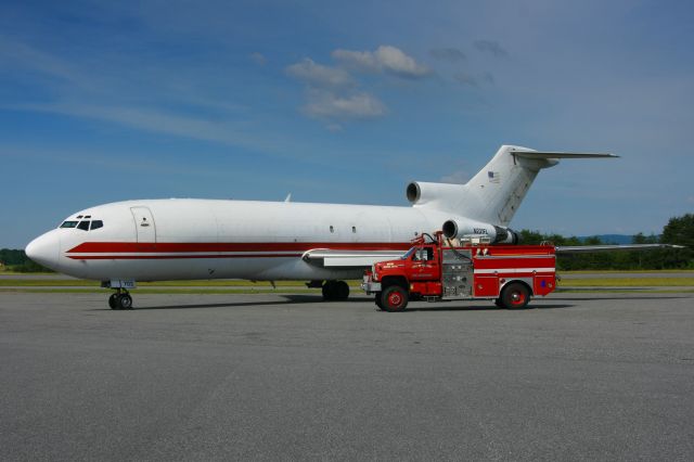 Boeing 727-100 (N231FL) - N231FL & Hickory Fire Dep. Eng 4