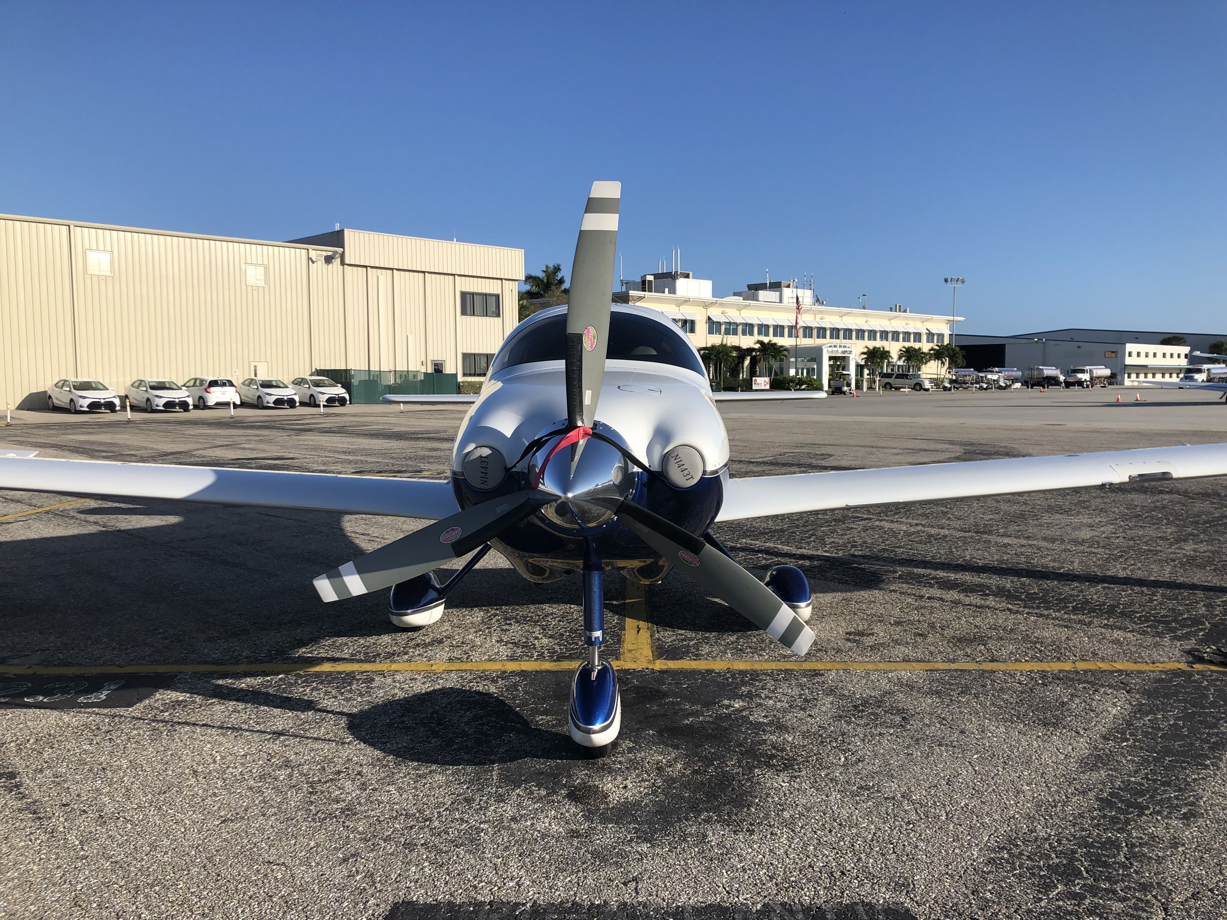 Cessna 350 (N1443T)