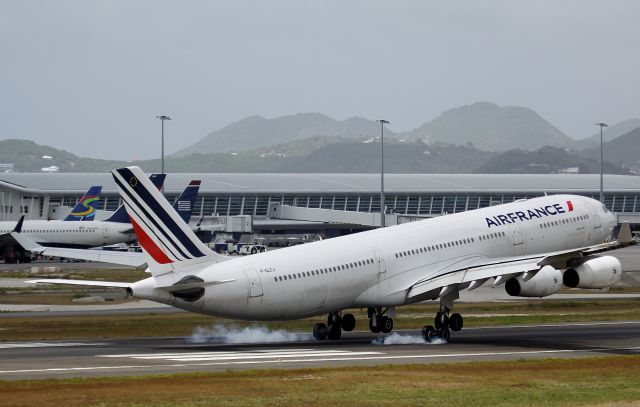 Airbus A340-300 (F-GLZJ)