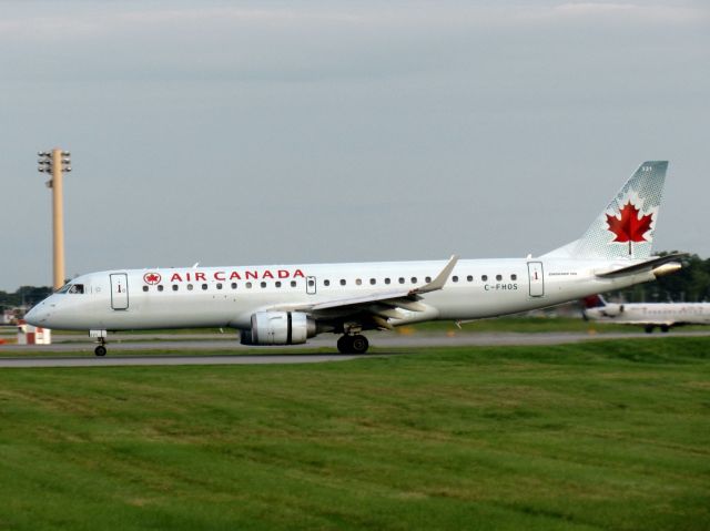 Embraer ERJ-190 (C-FHOS)