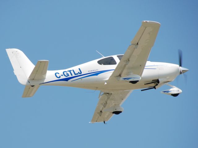 Cirrus SR-20 (C-GTLJ) - SR-20 departing Torontos Buttonville Airport. April 30/10.