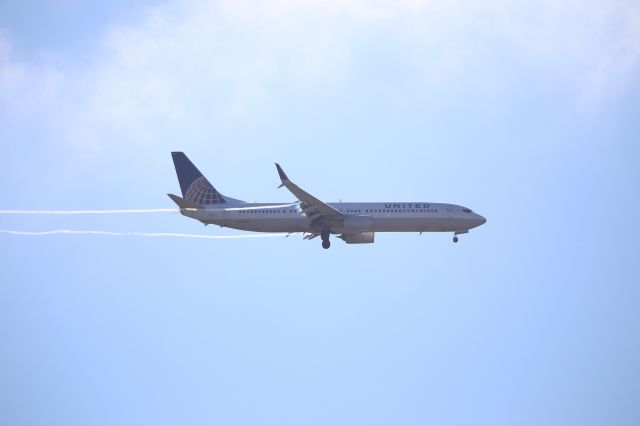 Boeing 737-900 (N63820)