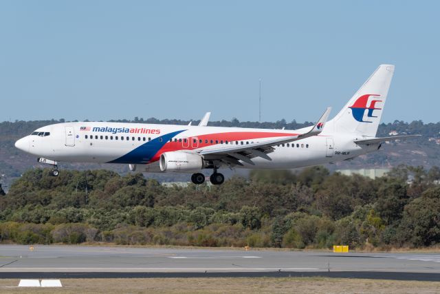 Boeing 737-700 (9M-MLR)