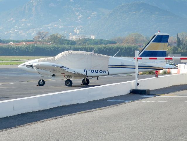 Piper Apache (F-GGSK)