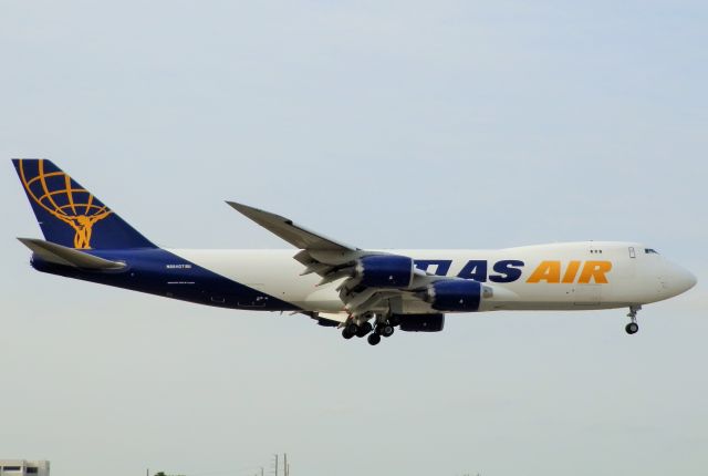 BOEING 747-8 (N854GT)