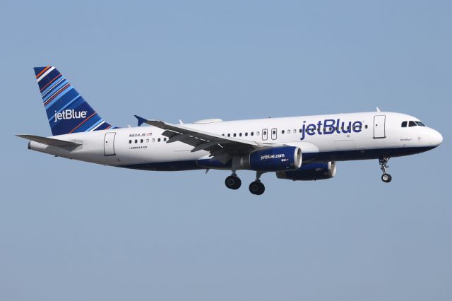 Airbus A320 (N804JB) - JBU422 arriving from Nassau.  6 April 2015