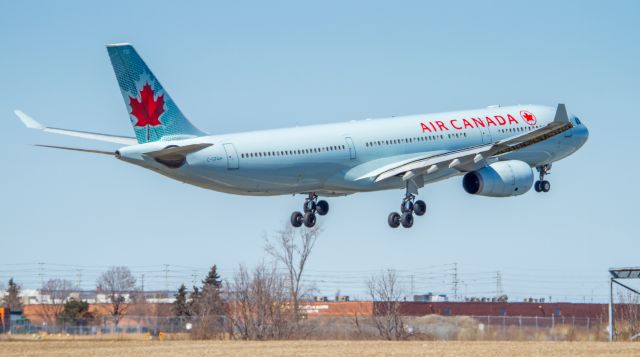 Airbus A330-300 (C-GFAH)