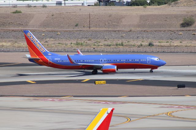 Boeing 737-800 (N8622A)