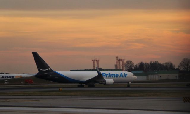 BOEING 767-300 (N379AZ) - 12/9/21 Amazon B767-300 taxiing in to west freight ramp