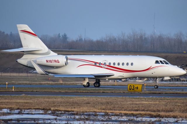 Dassault Falcon 2000 (N107RG) - Dassault Falcon 2000EX owned by C&S Wholesale Grocers leaving the Buffalo Niagara International Airport (KBUF)br /br /** First Photos of N107RG on FlightAware **