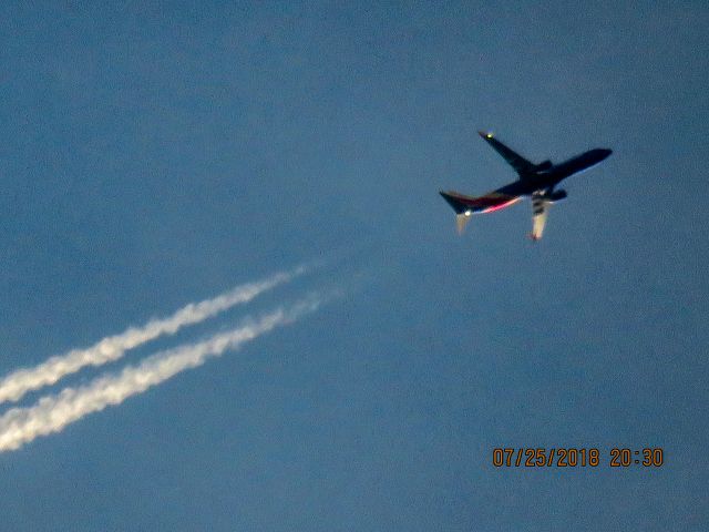 Boeing 737-800 (N8696E)