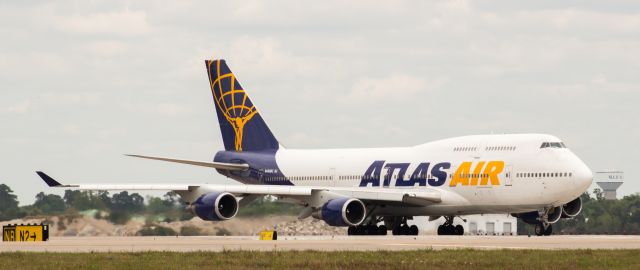 Boeing 747-400 (N465MC) - WOOHOOO!!! Finally gonna get me some GOOOOOOD up close pics of an Atlas Air Pax blue tail. 