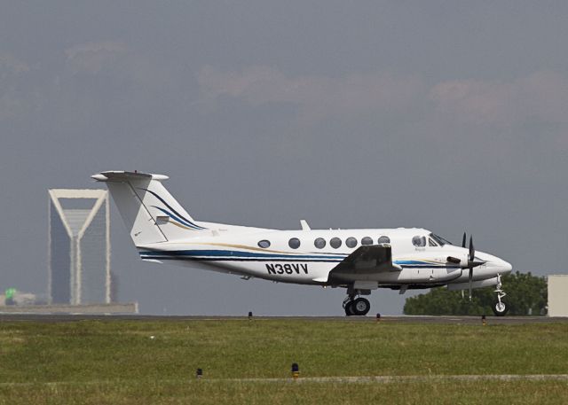 Beechcraft Super King Air 200 (N38VV) - Humid afternoon takeoff