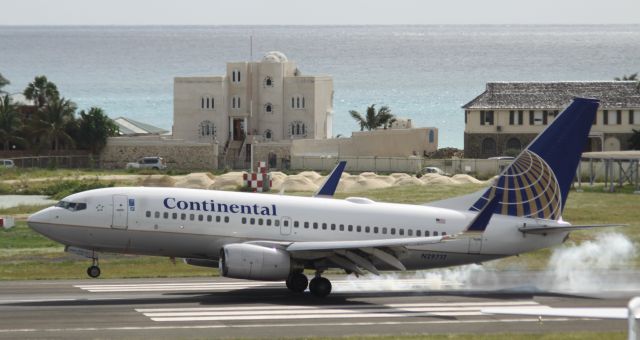 Boeing 737-700 (N29717)