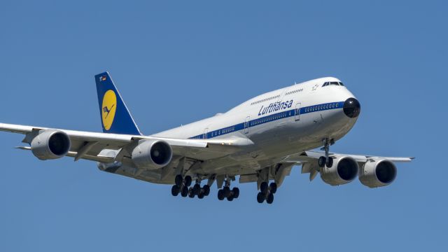 BOEING 747-8 (D-ABYT) - On final for 10L arriving from Frankfurt.br /6/6/17