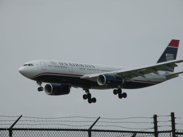 Airbus A330-300 (N284AY)